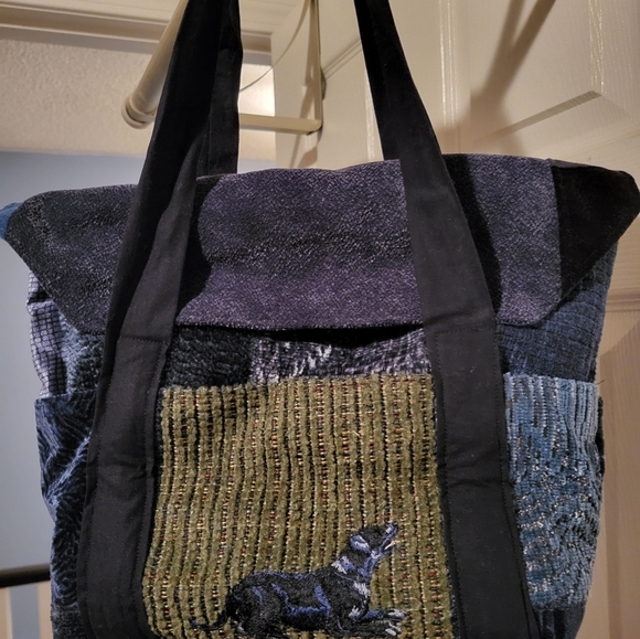 Hand held bag with black lab on pocket - Picture 3 of 4